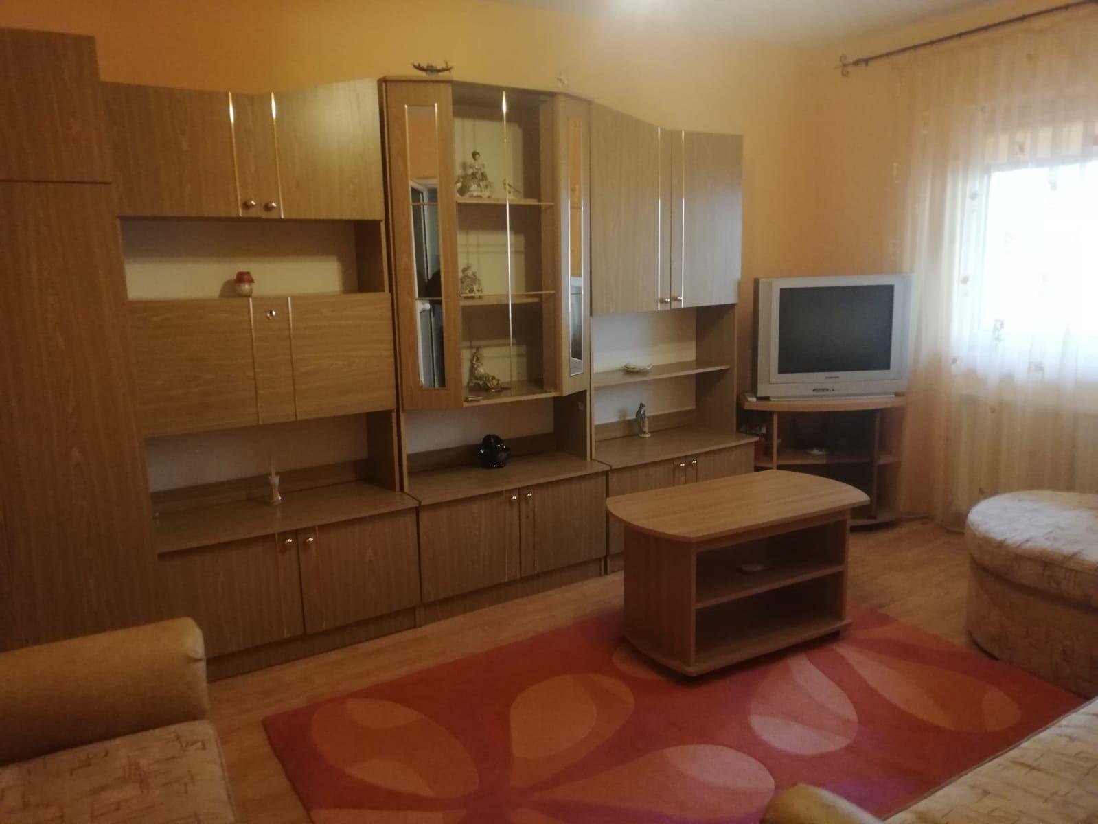 Închiriez apartament spațios cu două camere zona Bartolomeu