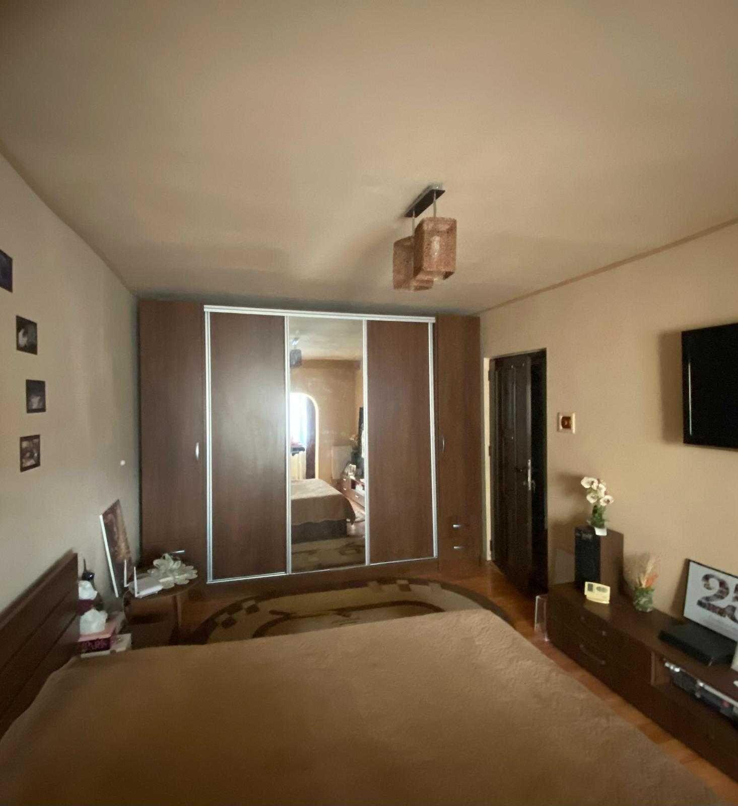 Apartament decomandat 3 camere | Etaj 3 | Complet mobilat și utilat - 1 MAI
