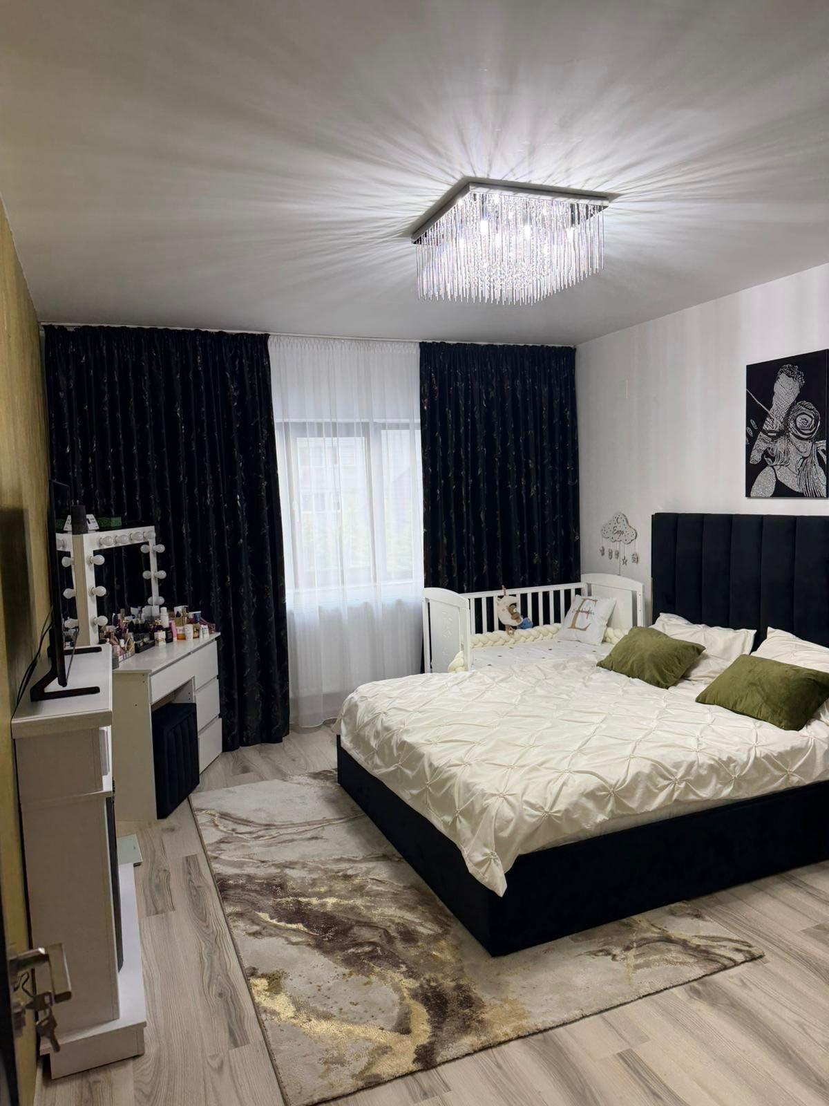 Vând apartament 3 camere, decomandat 81 mp de lux - imagine 1