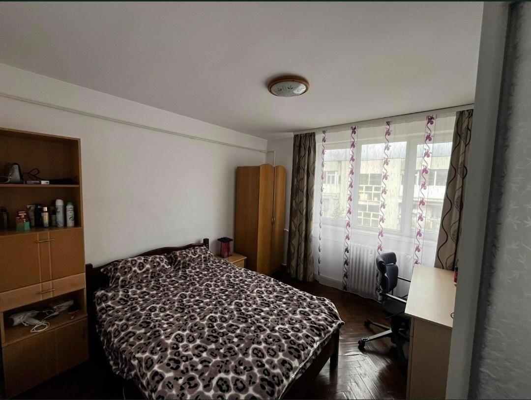 Închiriez apartament Craiova zona Calea Bucuresti  la florarie