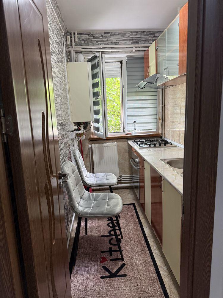 Inchiriez apartament