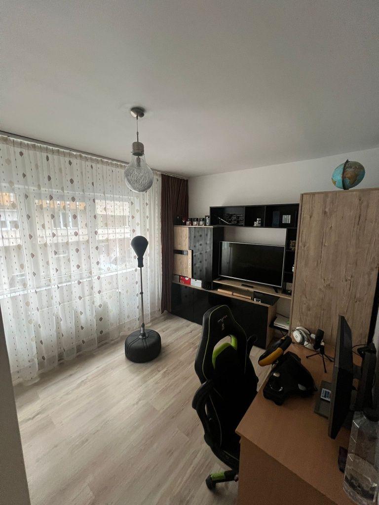 Apartament 2 camere tip Q de 50 metrii pătrați decomandat