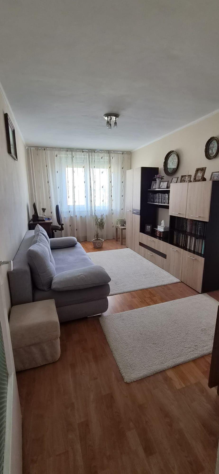 Apartament 2 camere, Velenta, Etaj 3, Zona linistita,  Aproape de centru