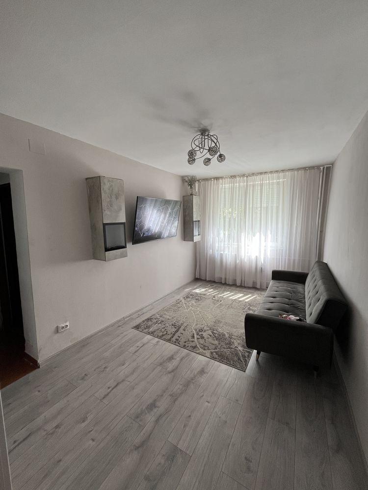 Vand apartament zona Velența