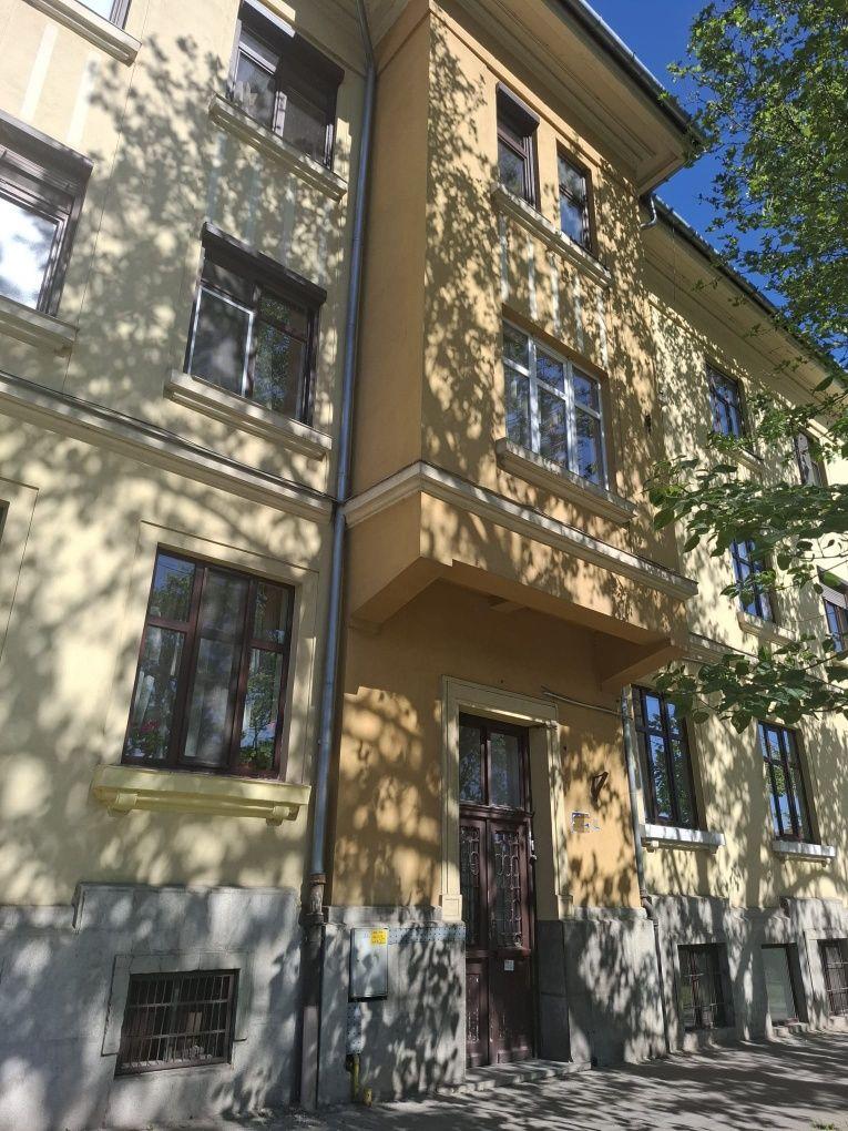 De vânzare apartament cu 3 camere ultracentral - imagine 1