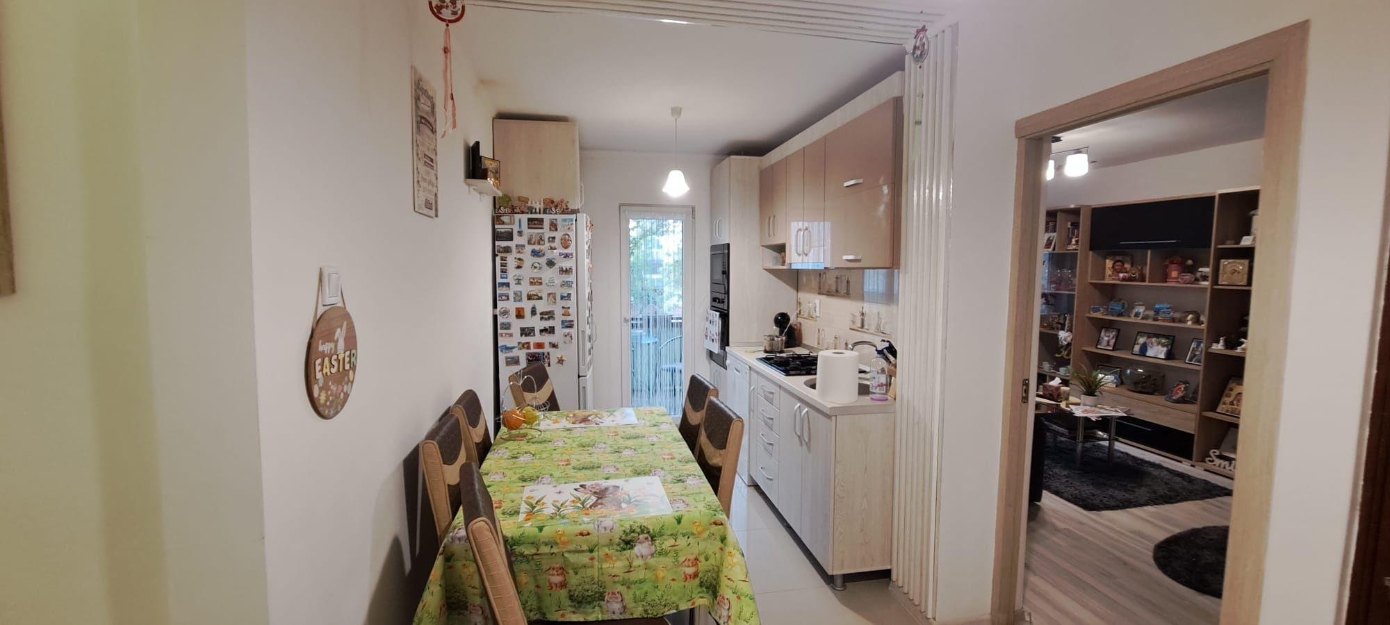 Vând apartament cu 3 camere PB
