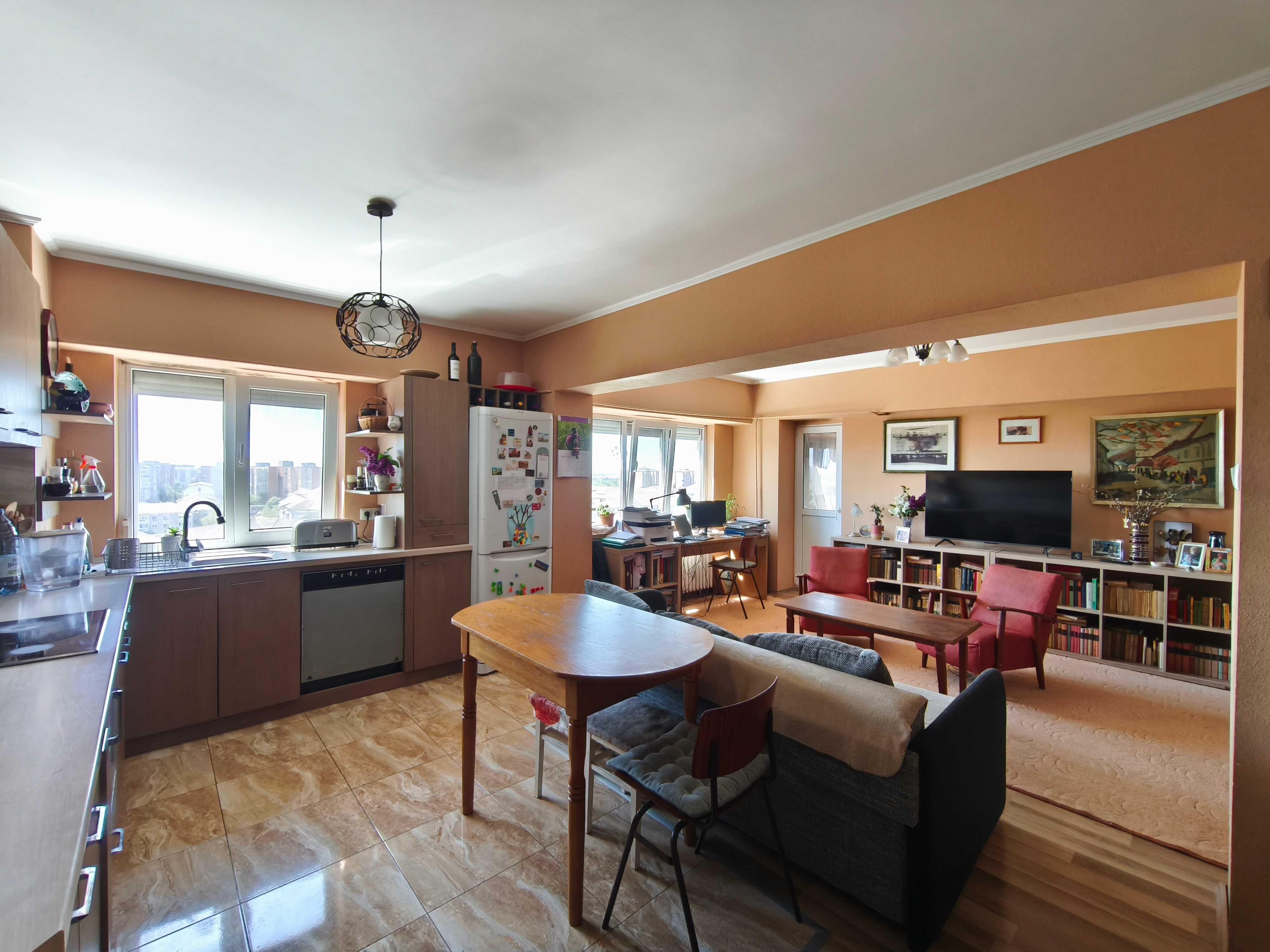 Apartament cu 4 camere de vânzare - zona Dacia - imagine 1