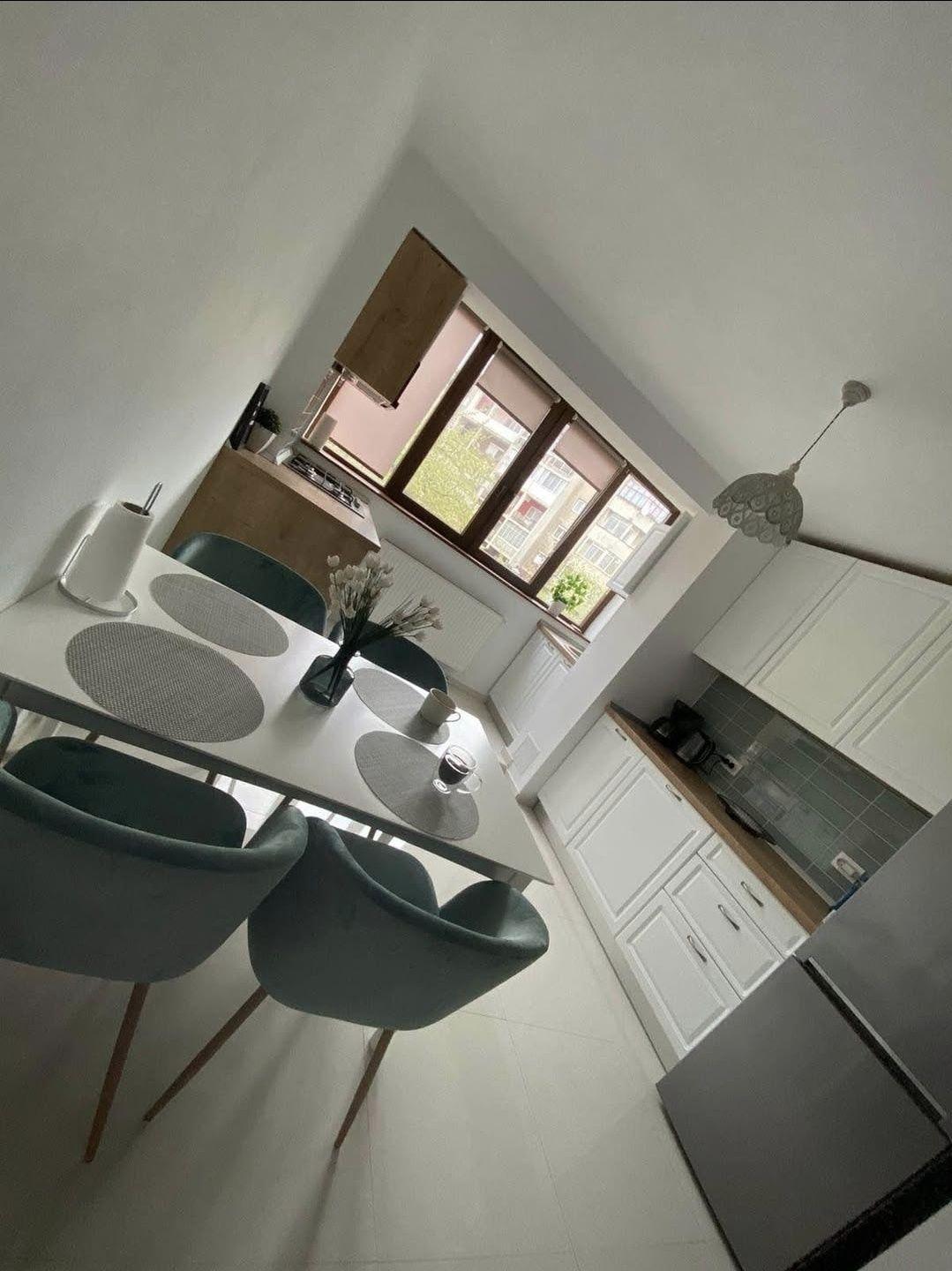 Închiriez apartament în Rogerius