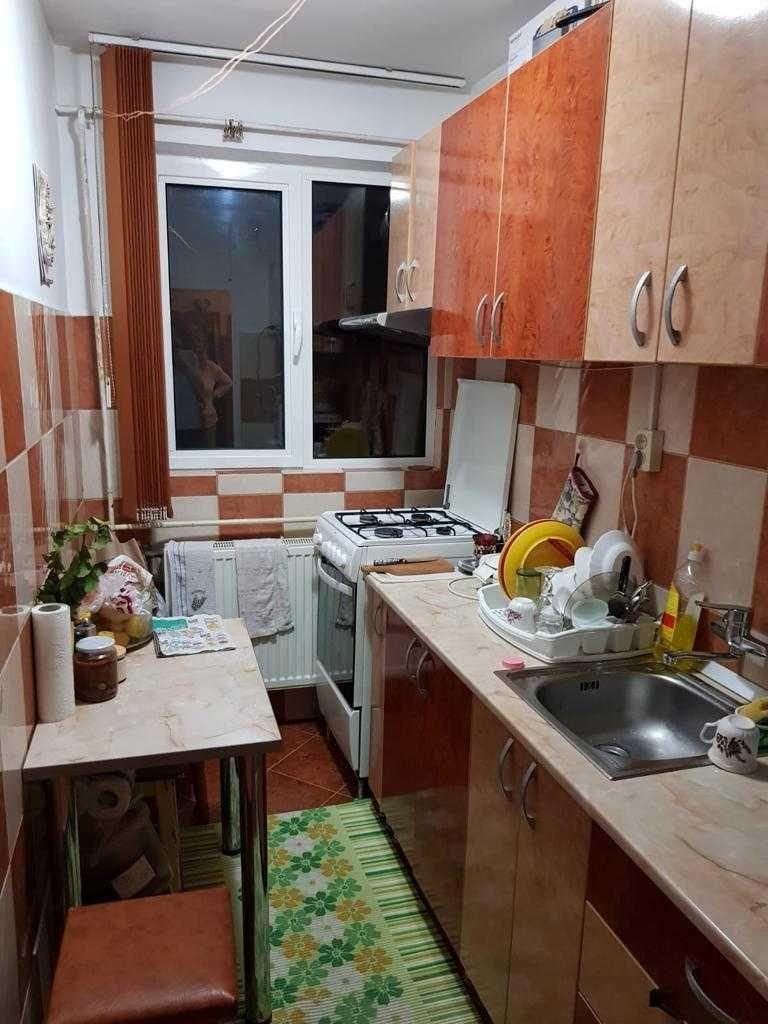 inchiriez apartament 2 camere Ploiesti mobilat utilat liber, curat, proprietar