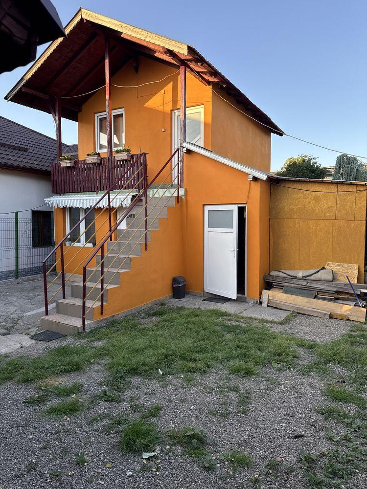 Vand casa cu parter si etaj