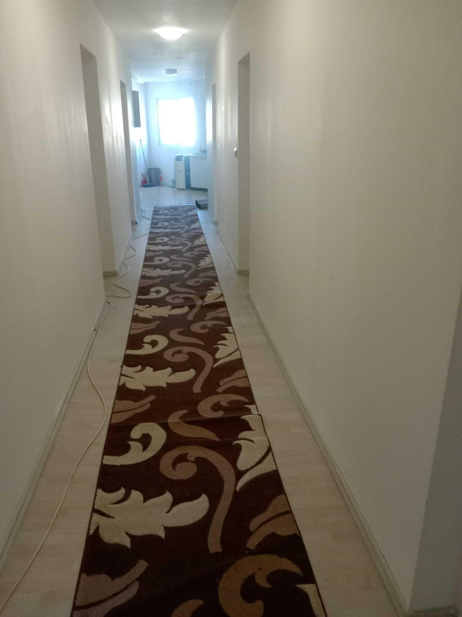 Închiriez 5 camere, baie, bucatarie