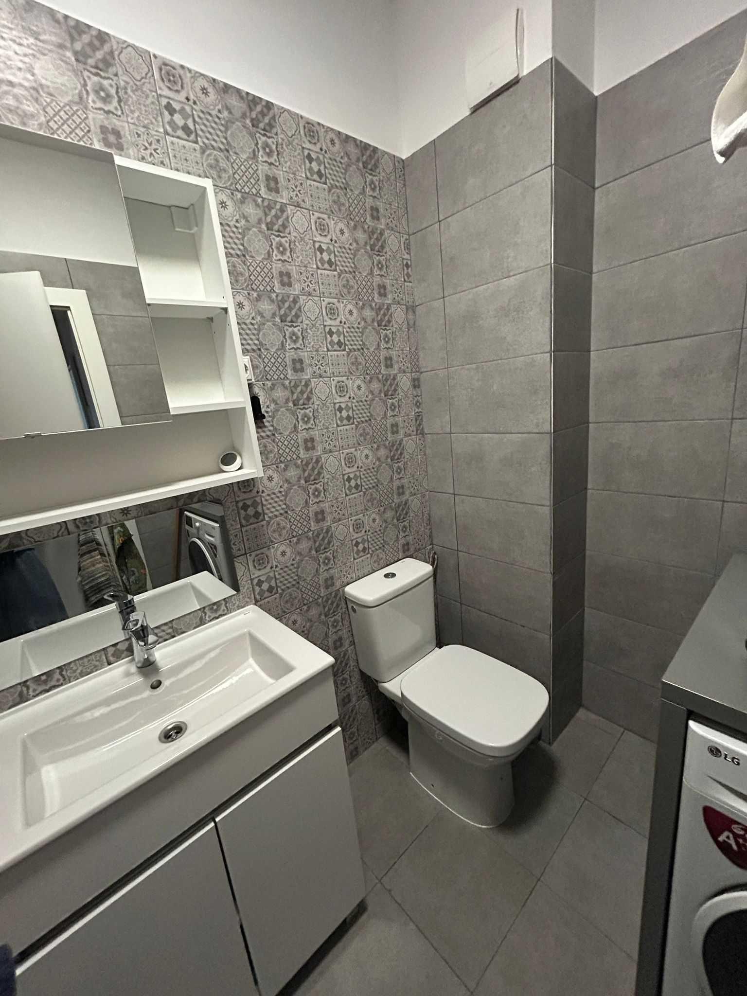 Apartament 2 camere + curte + loc parcare subteran