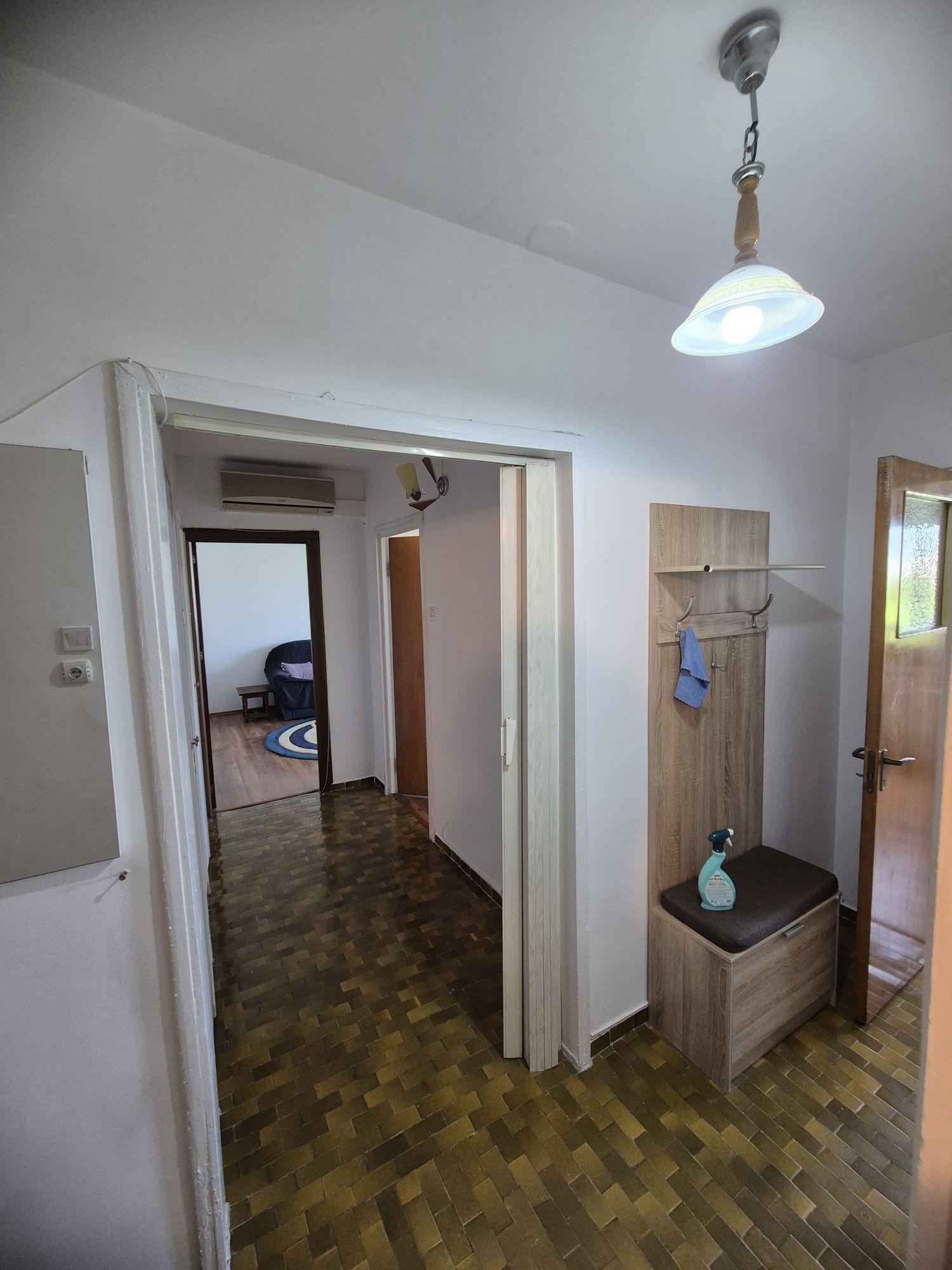 2 camere 5 min metrou Titan