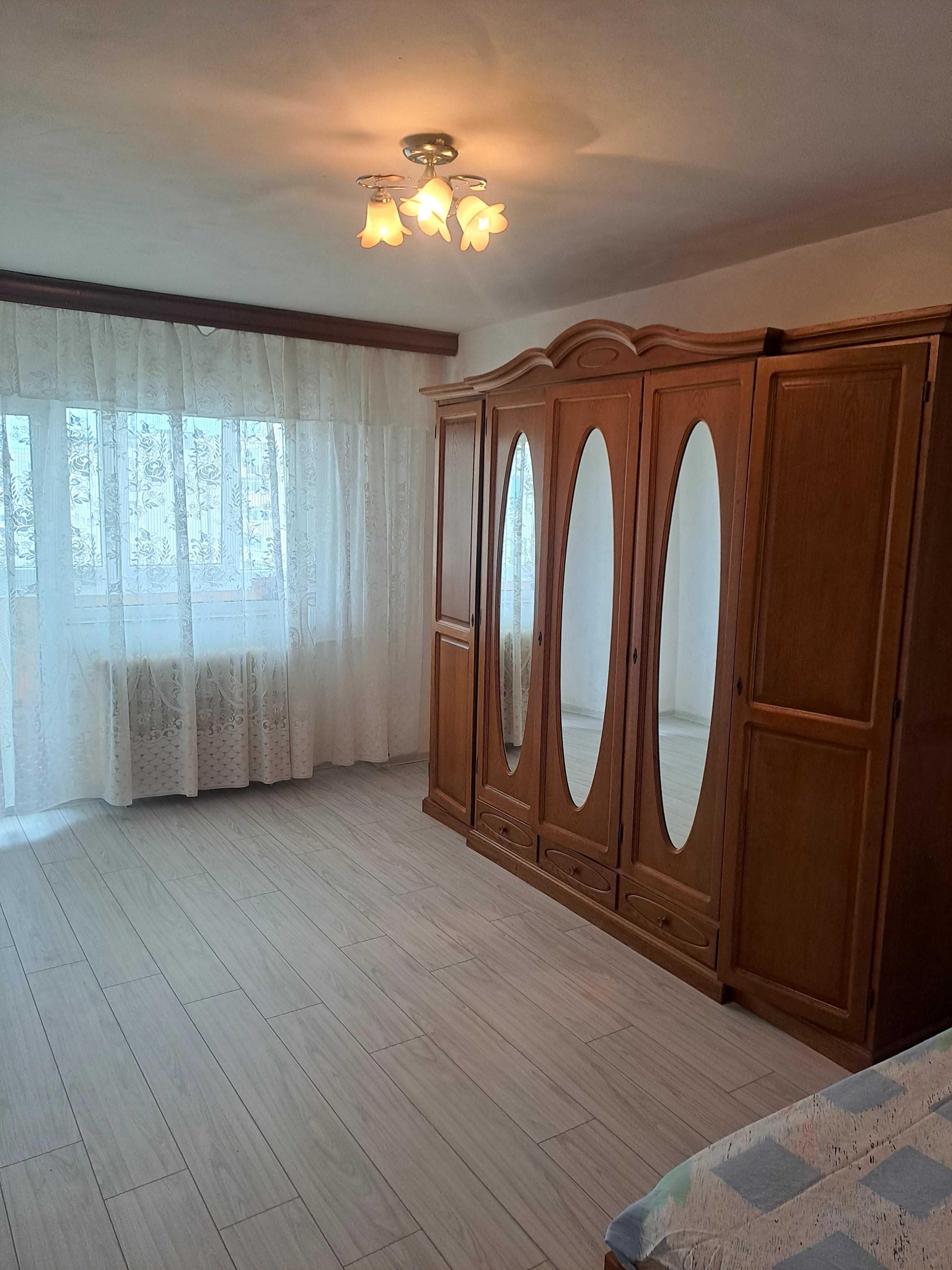 Proprietar ofer spre inchiriere apartament 2 camere confort 1 decomandat