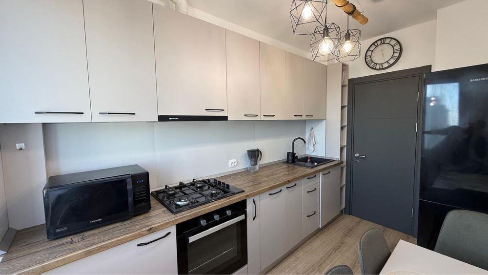 Inchiriez apartament 2 camere, metrou 1 Decembrie