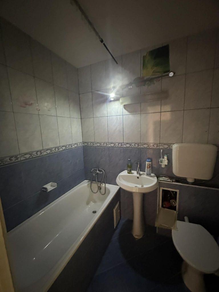Vând apartament 3 camere semidecomandat,Zona Giurgiului