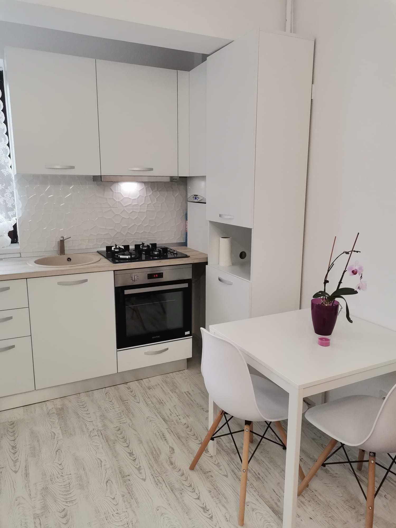 Inchiriez apartament 2 camere, 3/3, Brancoveanu, bloc nou, parcare,mobilat si utilat