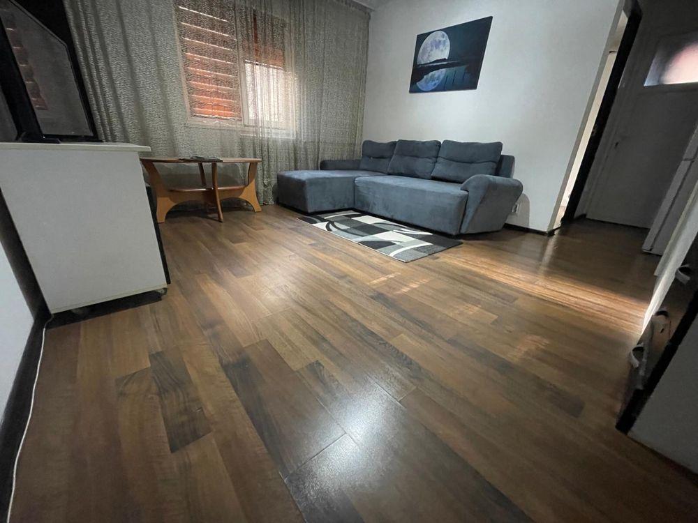 de inchiriat apartament 2 camere Piata Resita