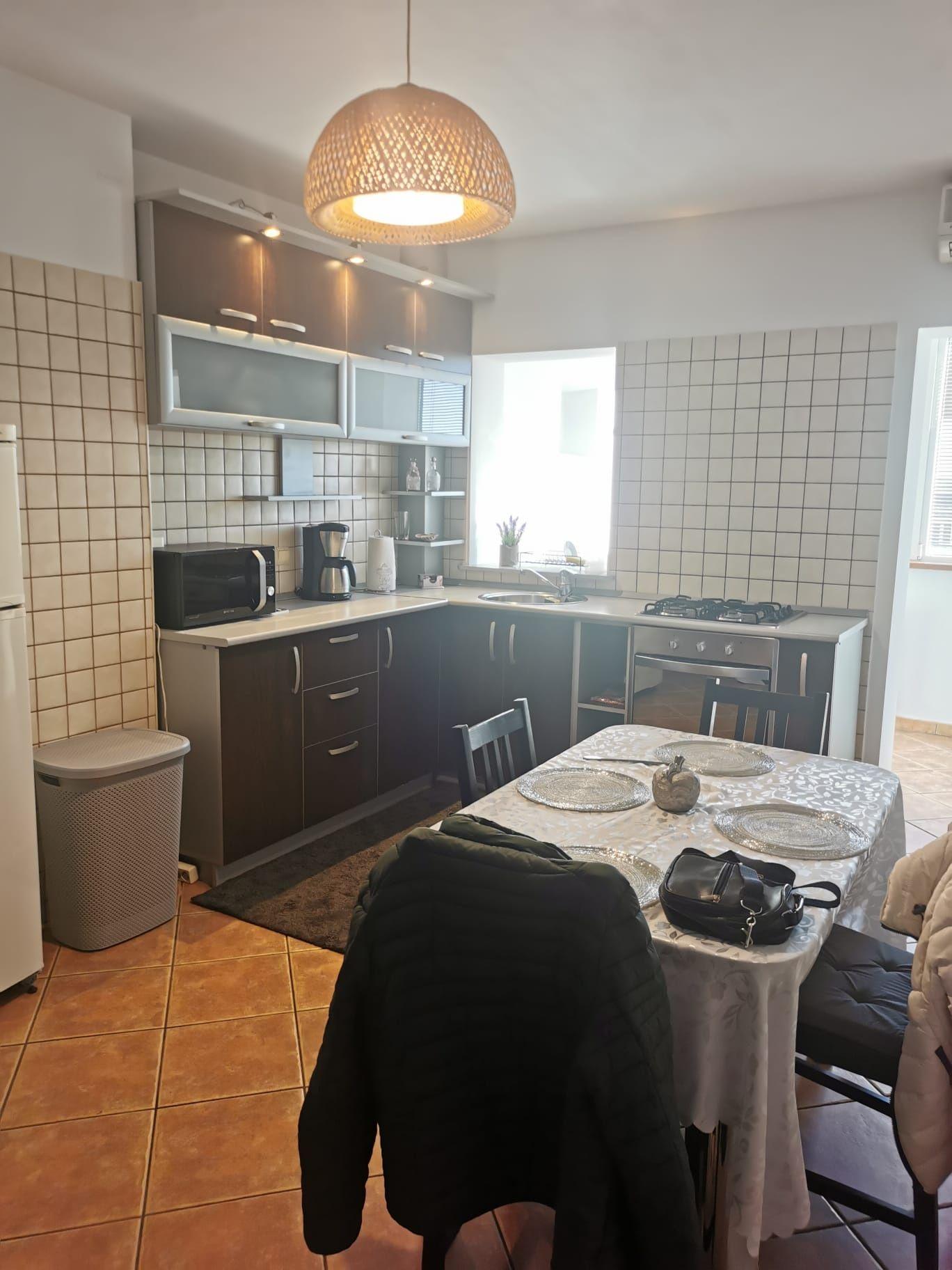 Inchiriez apartament 2 camere tineretului(timpuri noi, facultati, parc, metrou vedere frumoasa)