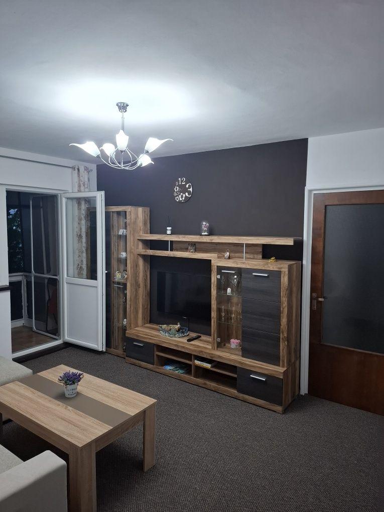 Inchiriez apartament 3 camere
