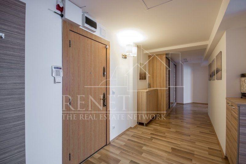 Proprietar apartament 3 camere Rin Grand Hotel - imagine 1