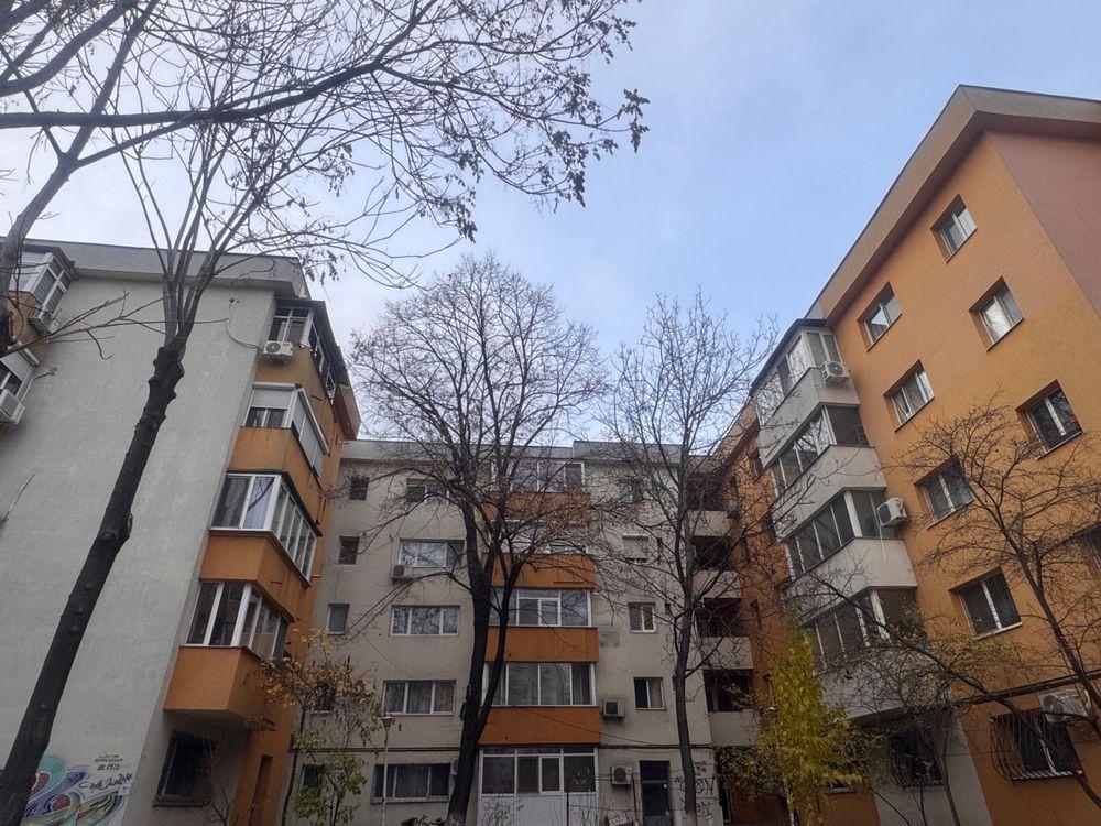 Inchiriez apartament 3 camere str Petre Ispirescu ( la 15 min de Unirii)