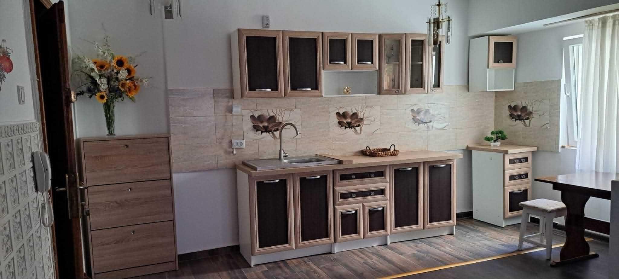 Inchiriez apartament