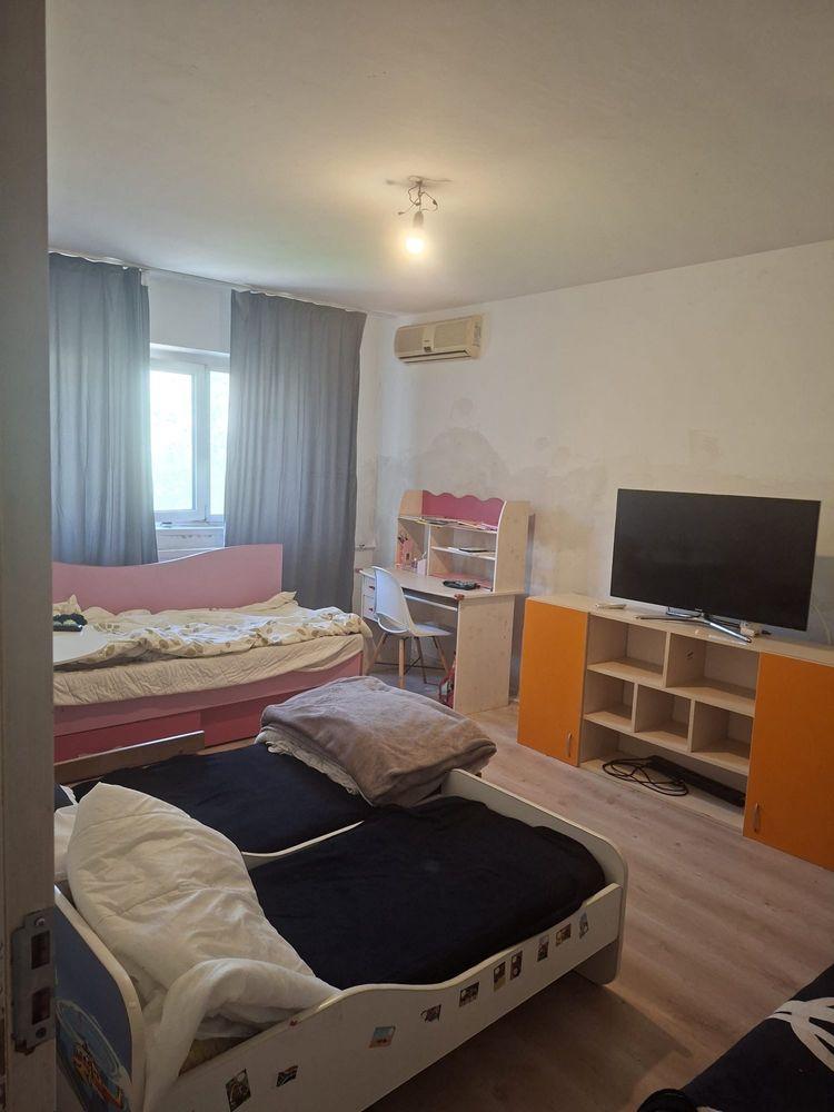 Vand apartament 3 camere ,decomandata