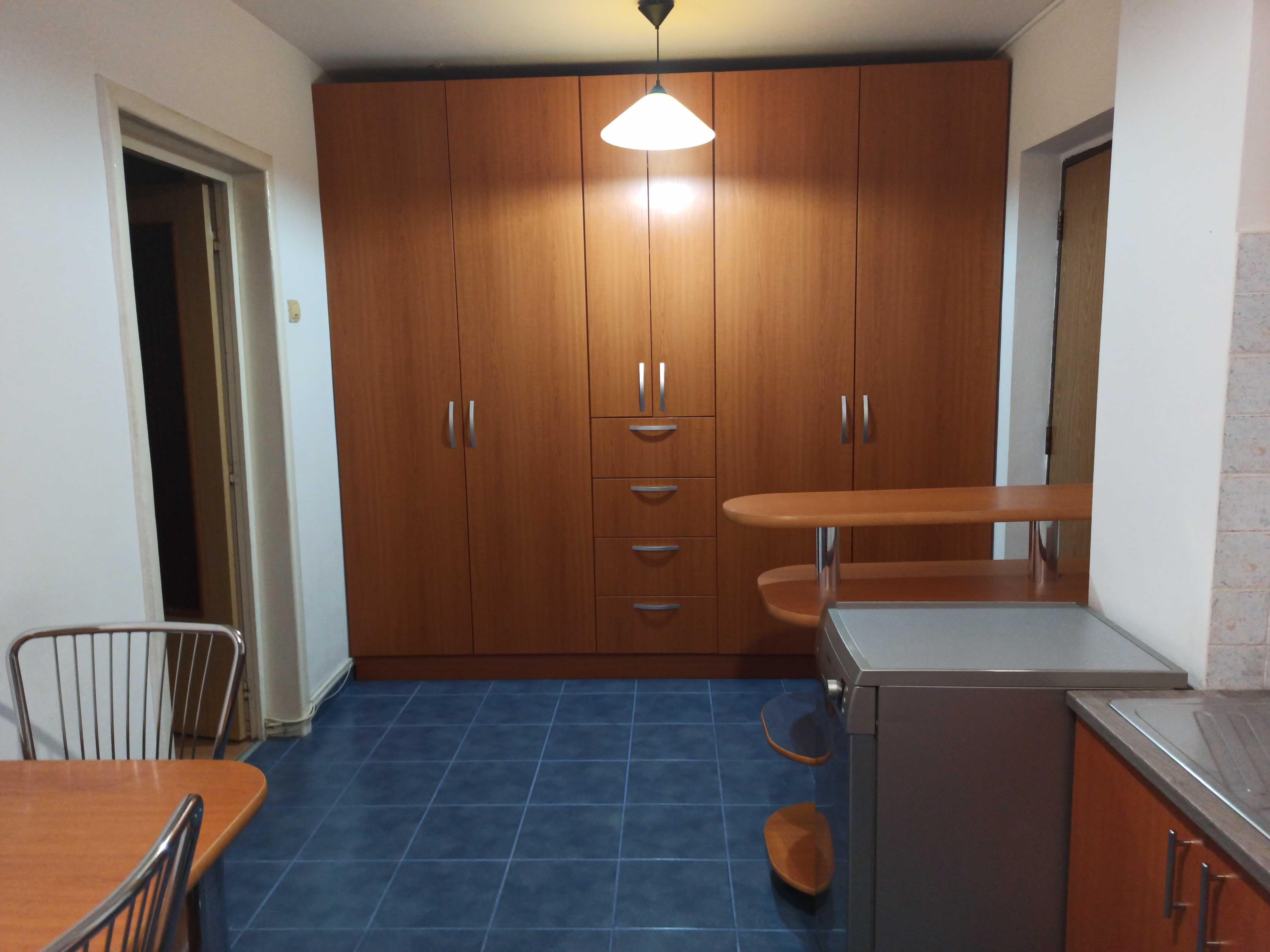 Inchiriez apartament 2 camere si loc de parcare, Crangasi