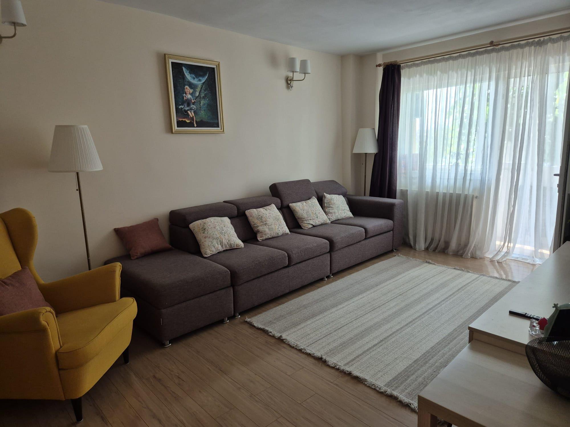 Vand Apartament 3 camere Craiovei decomandat