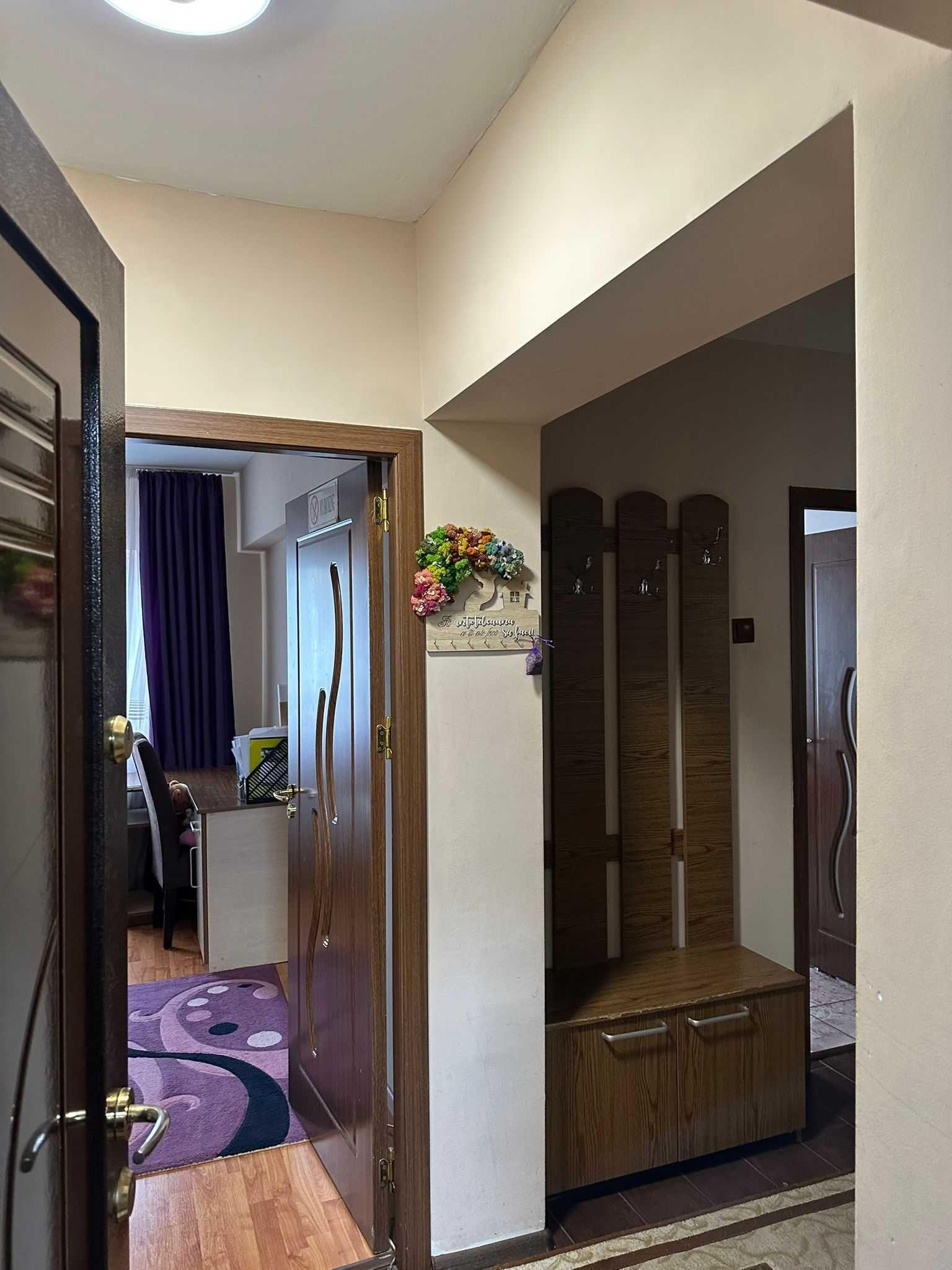 APARTAMENT 3 camere PITESTI-Gavana semidecomandat , mobilat si utilat, etaj III din IV.