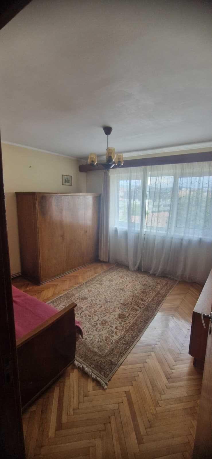 Inchiriere apartament decomandat 3 camere zona centrala langa parcul Zavoi - imagine 1