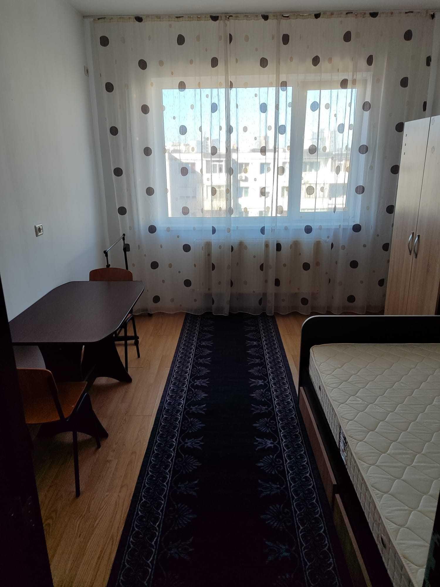 Închiriez garsonieră lângă Piața Nicolina, pe Bulevardul Nicolae Iorga