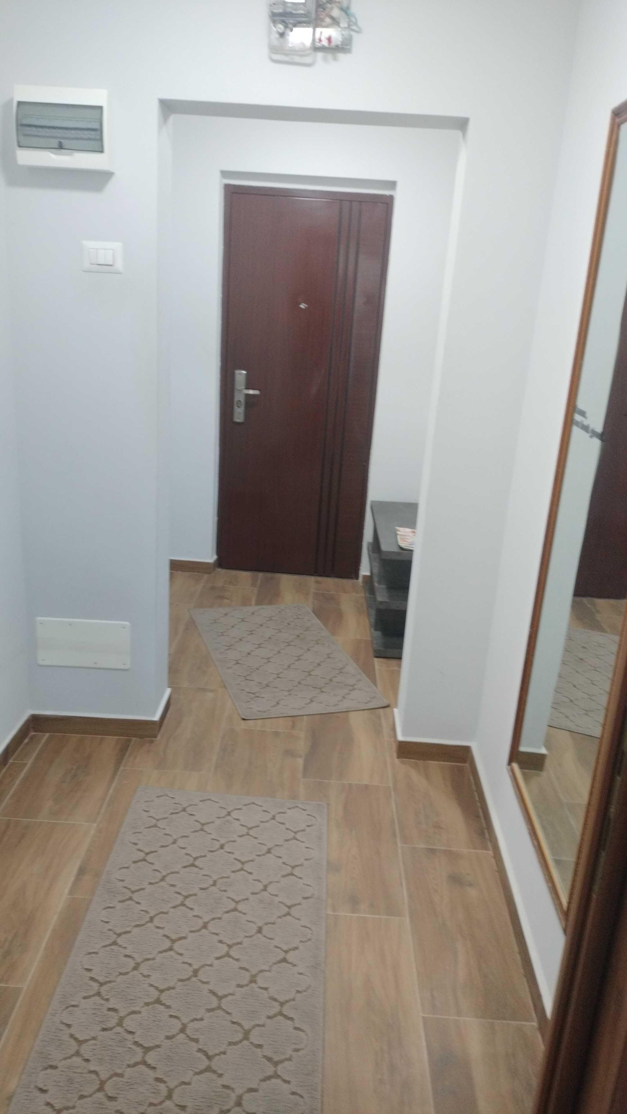 Închiriez apartament