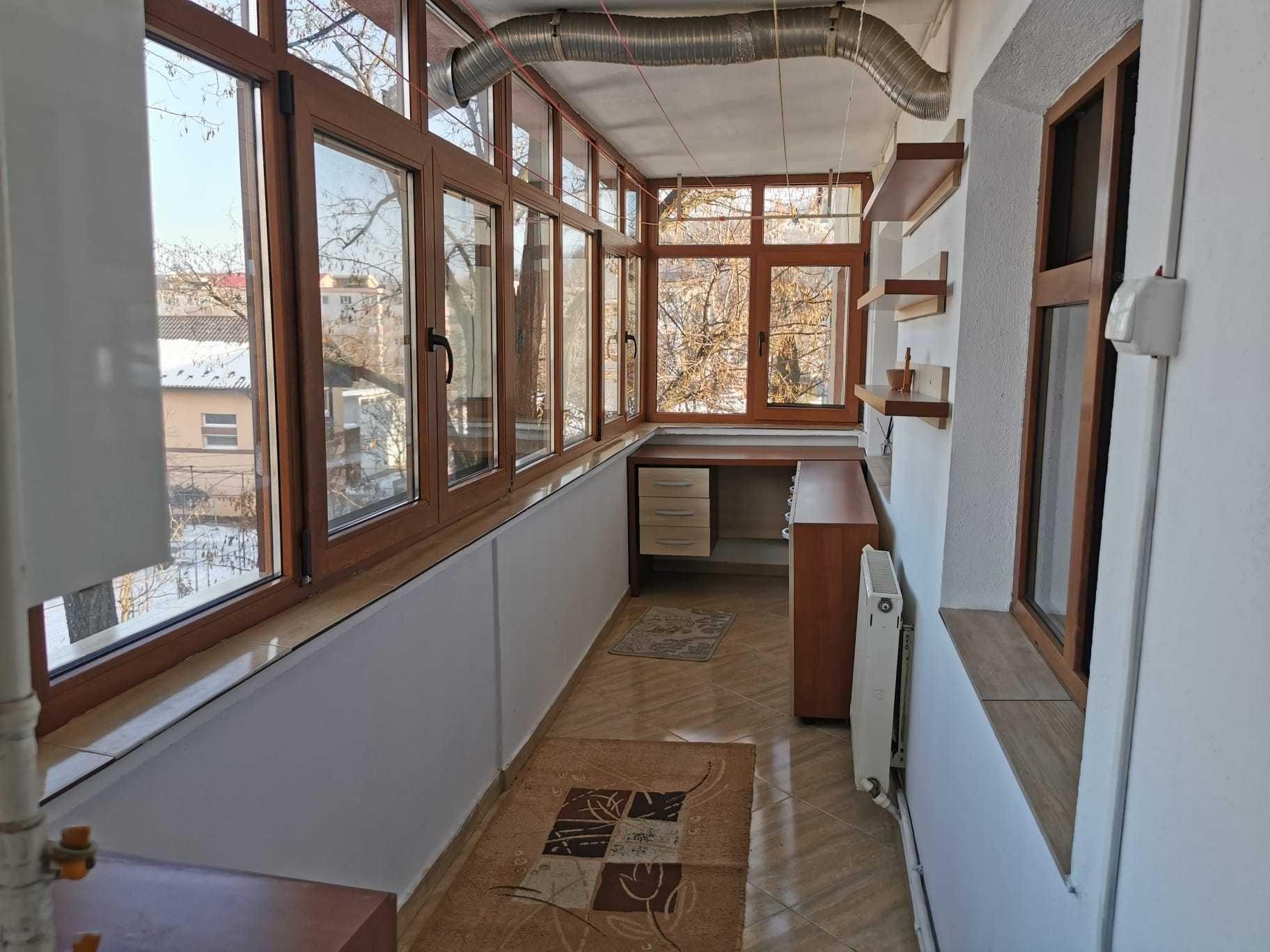 Închiriez apartament