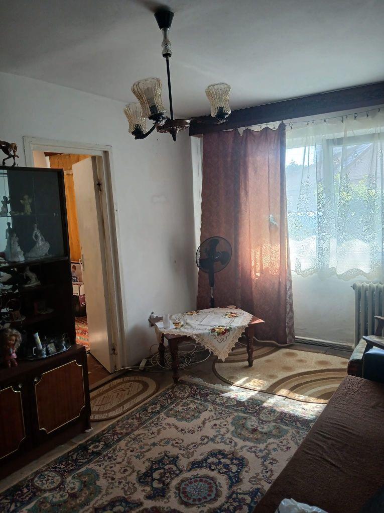 Vând apartament la bloc zona Fortuna