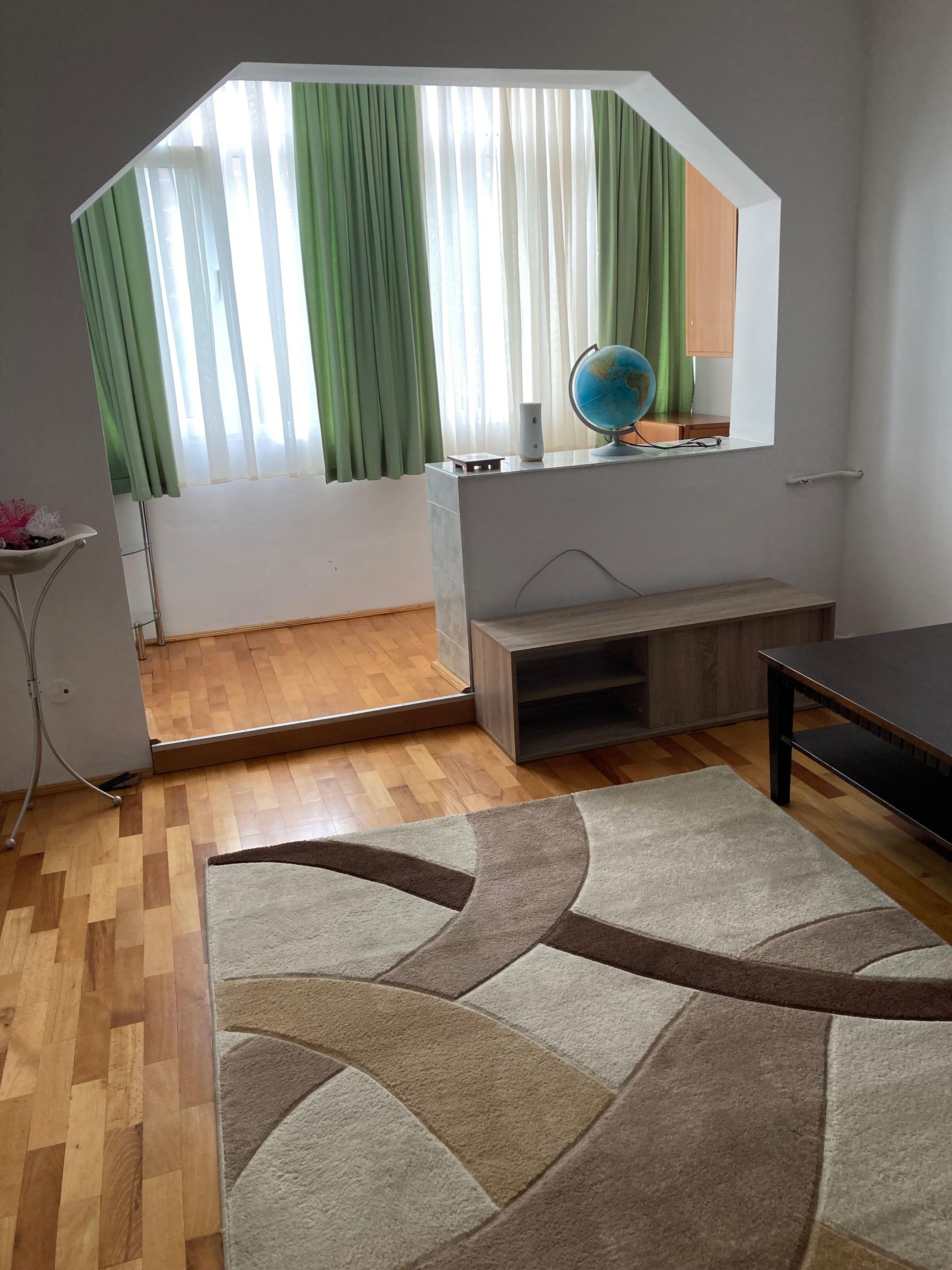 Apartament 3 camere de închiriat - Vlaicu, zona Lebăda