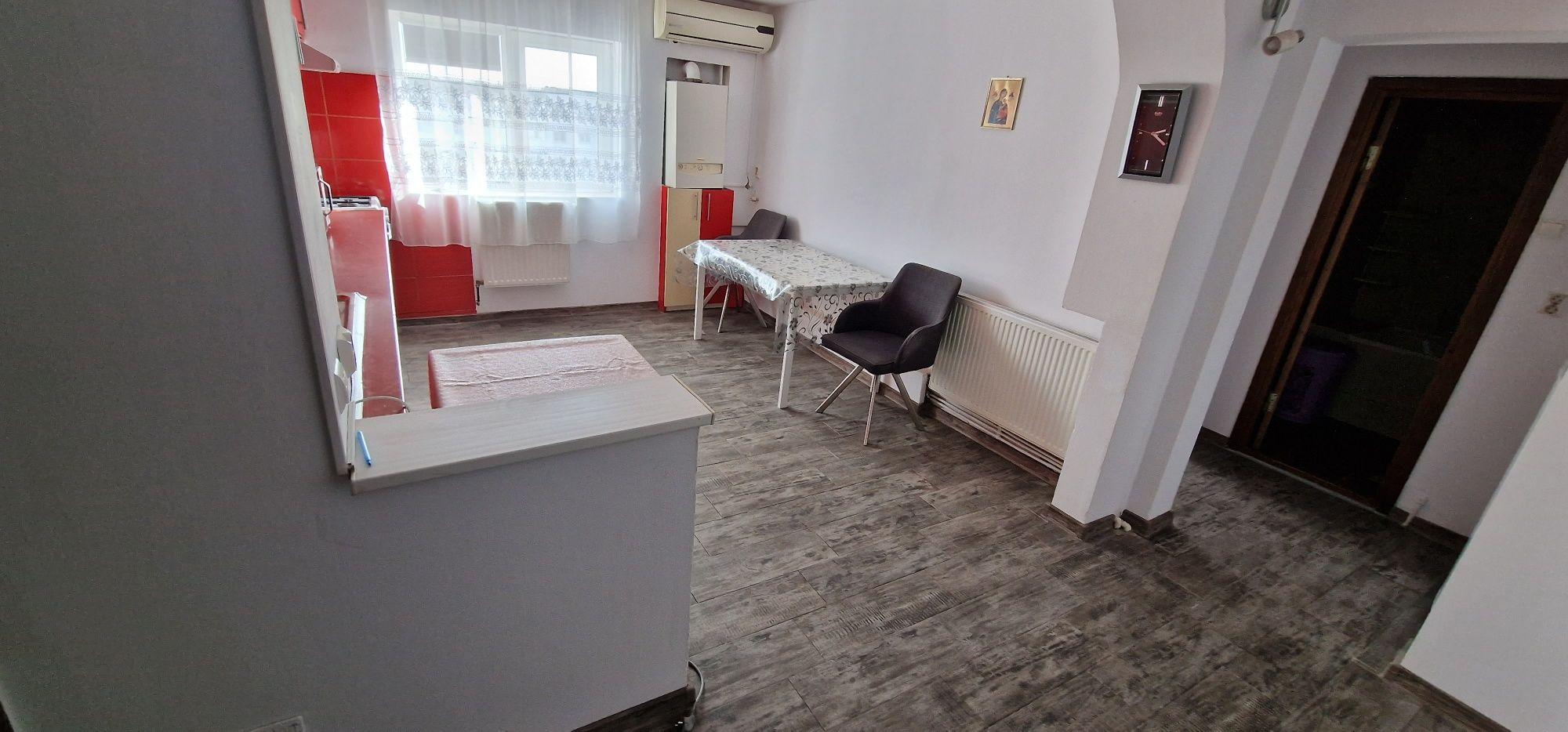 UNIRII SUD Ofer spre închiriere apartament cu 3 DORMITOARE