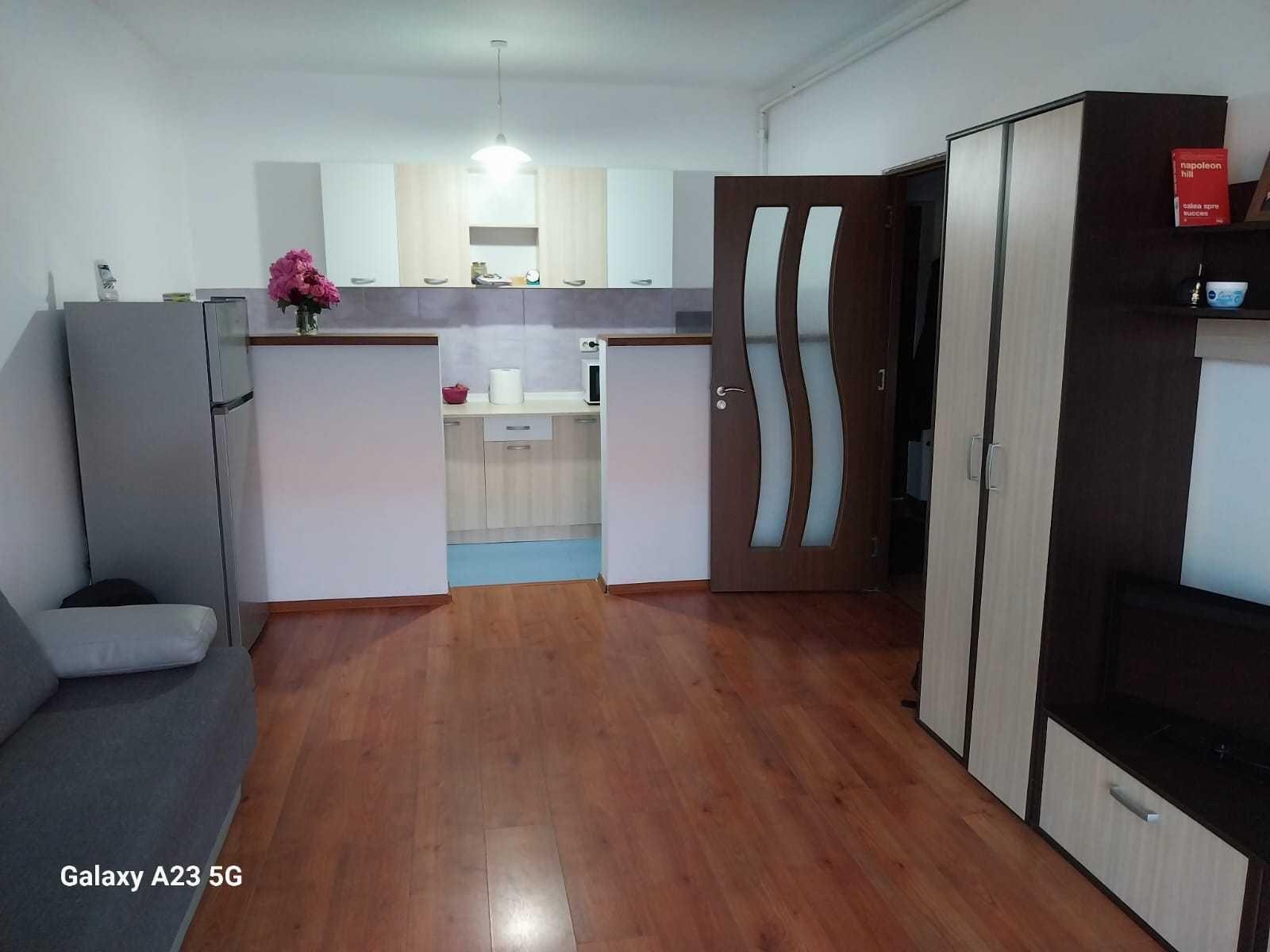 Se vinde apartament  de 43 de metri pe pori nr 152   bloc 7 - imagine 1