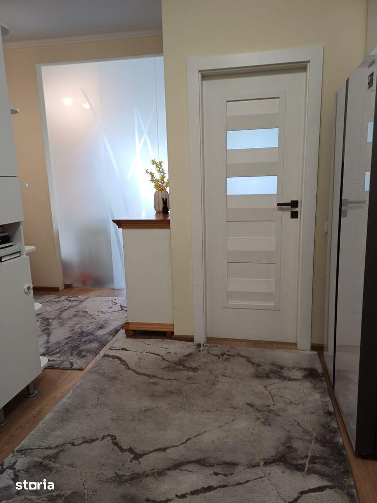 Persoană fizică vând: Apartament 38 mp+Balcon 7,4mp+ Parcare subterană - imagine 1