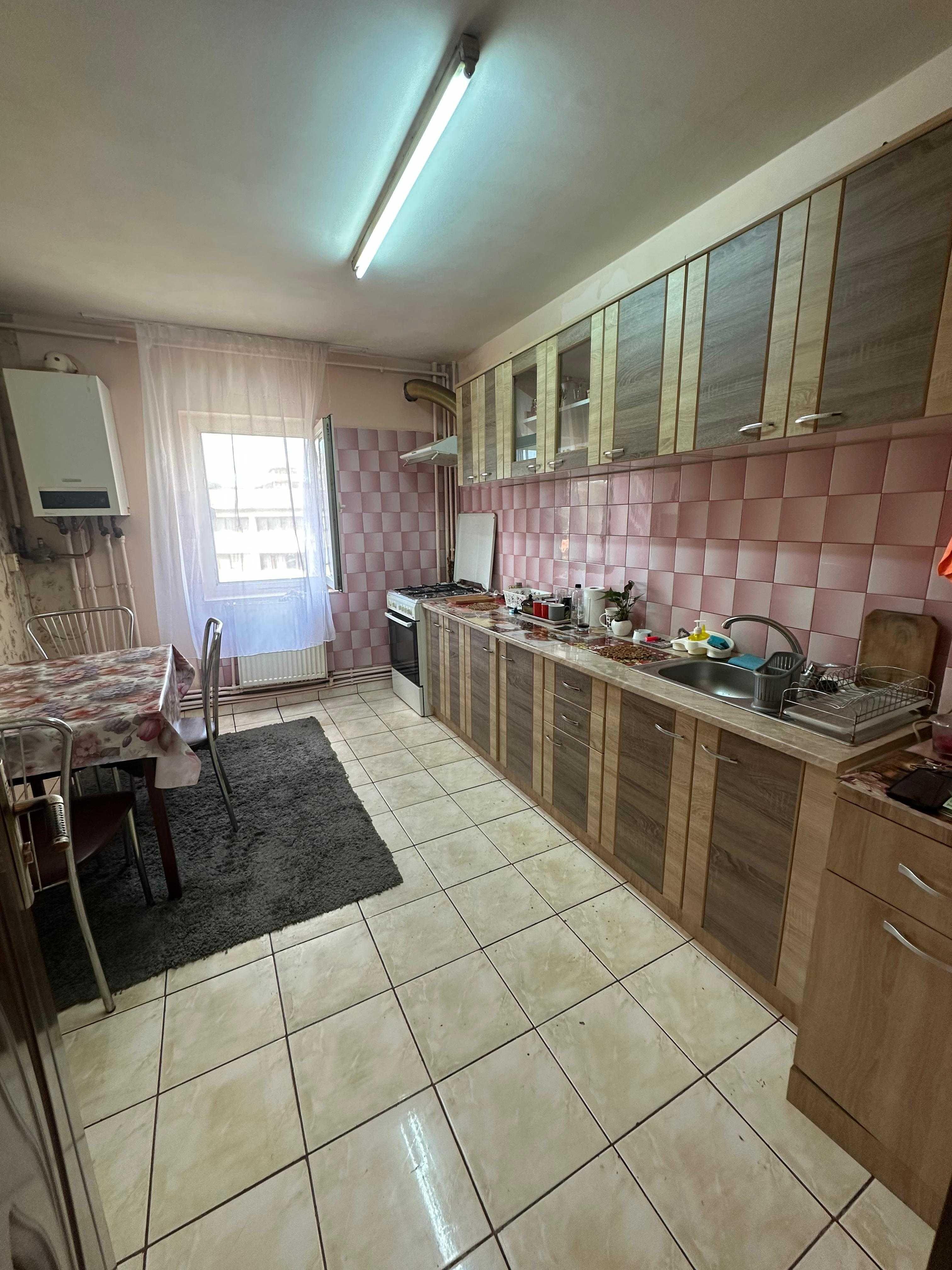 Persoana fizică,vând apartament cu 4 camere decomandate , suprafață utilă de 82 mp în zona Mărăști, Str.Scorțarilor. - imagine 1