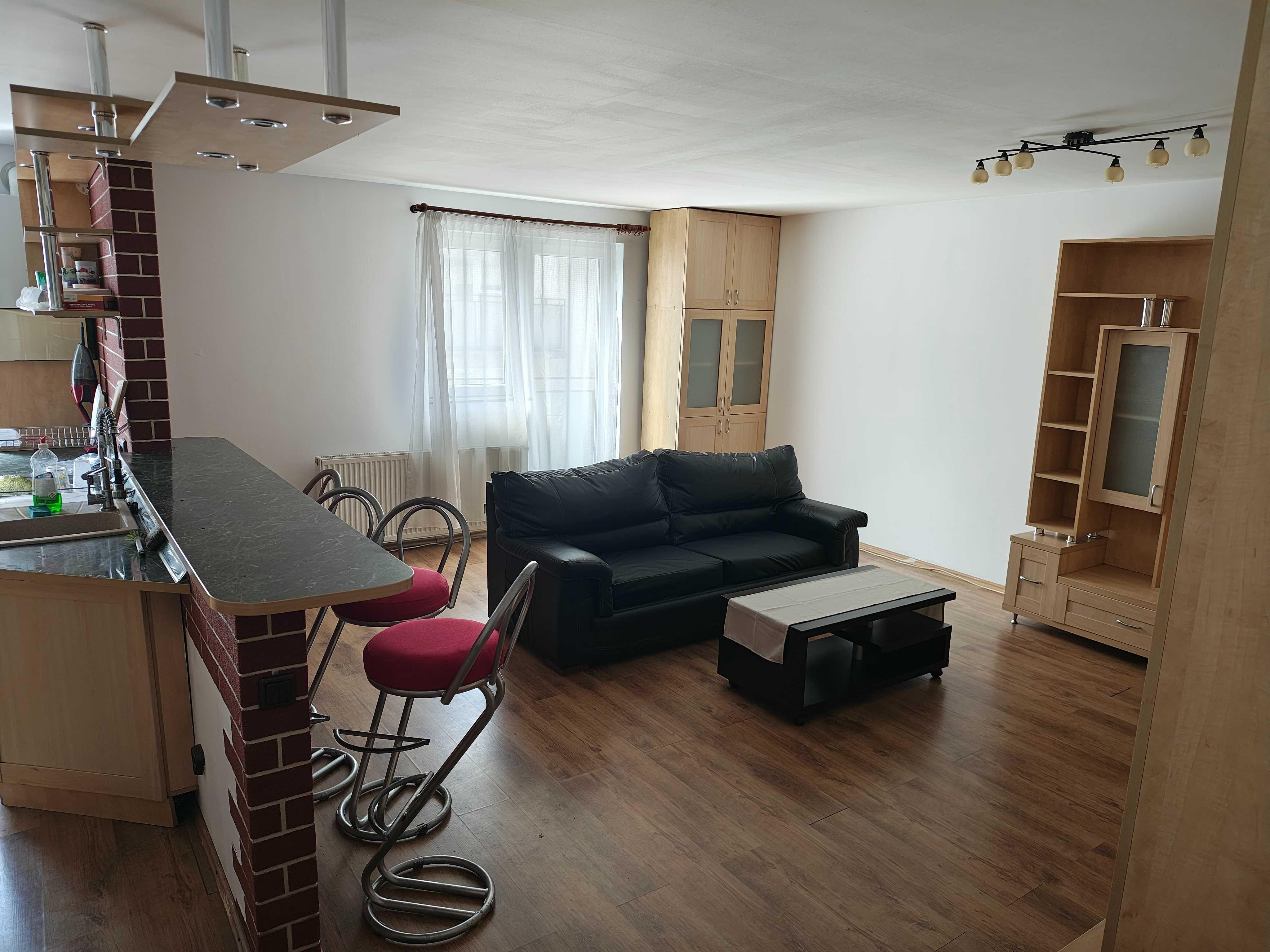 Inchiriez apartament 3 camere!