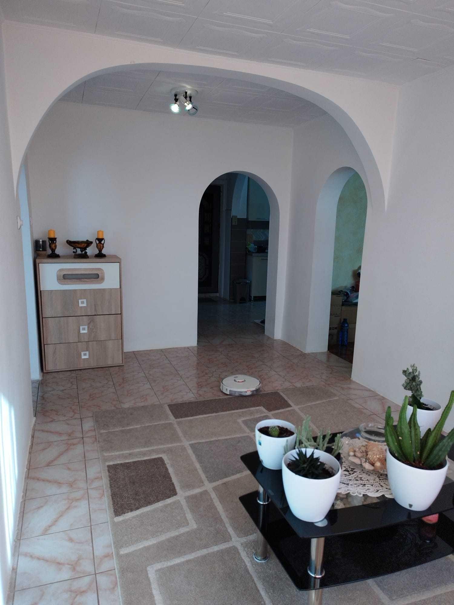 Particular vand apartament 4 camere sau schimb