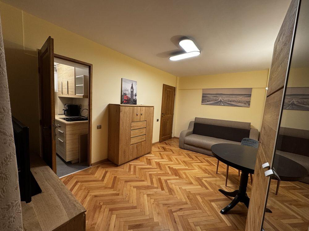 Garsoniera mare Centrul Civic 43mp renovata acum- proprietar