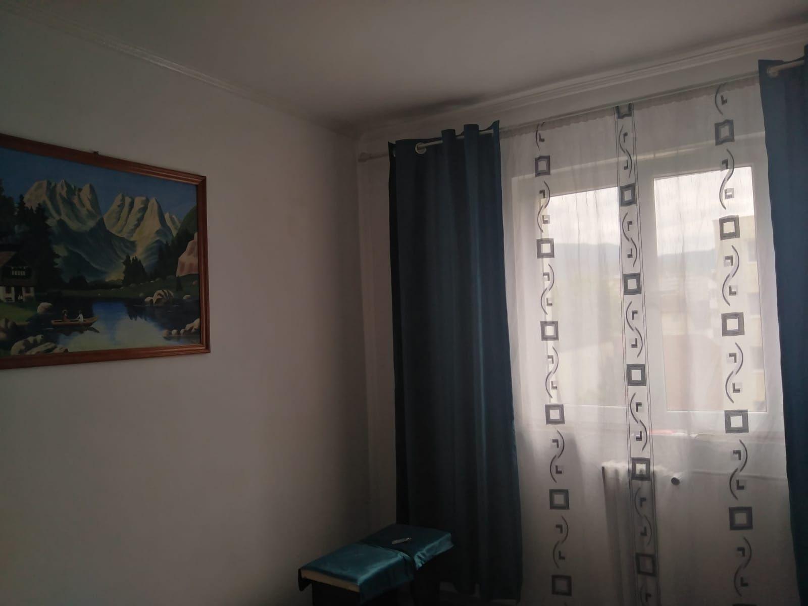 Închiriez camera de cămin 750 lei