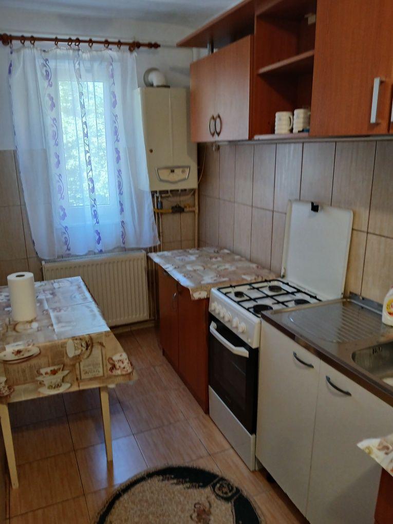 Închiriez garsoniera zona bartolomeu str.spicului