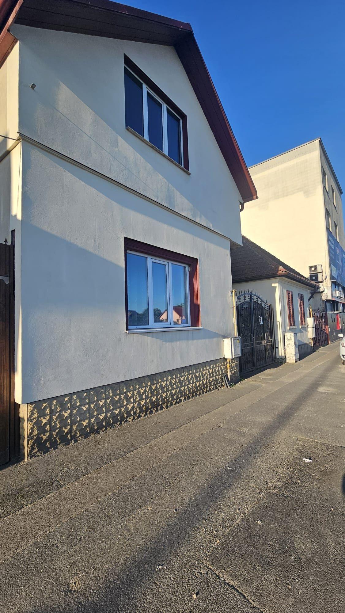 Închiriez casă 4 camere singur in curte, acces auto - imagine 1