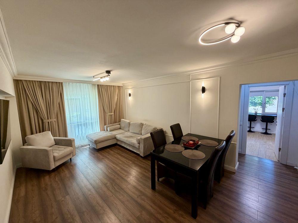 Apartament 3 camere - Faleza Nord - de vanzare