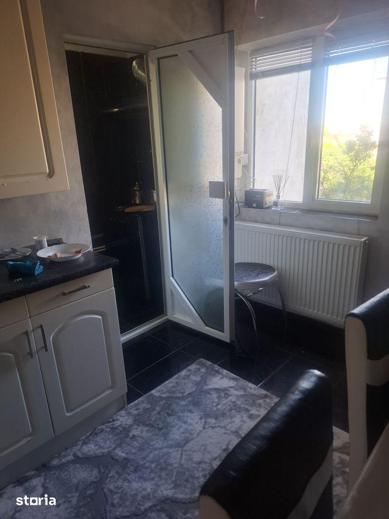 Apartament 4 camere cu balcon și aer condiționat