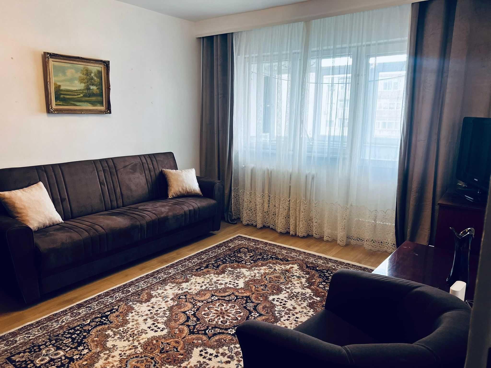 Inchiriez apartament cu 3 camere, 70 mp, disponibil imediat - imagine 1